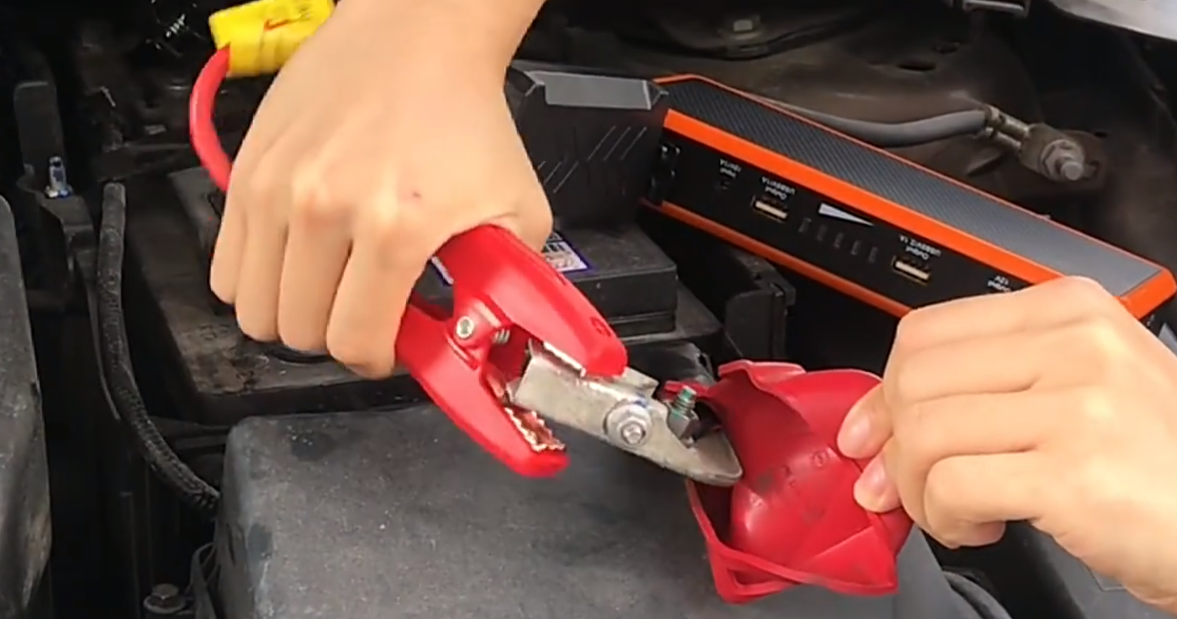 汽车应急启动电源使用