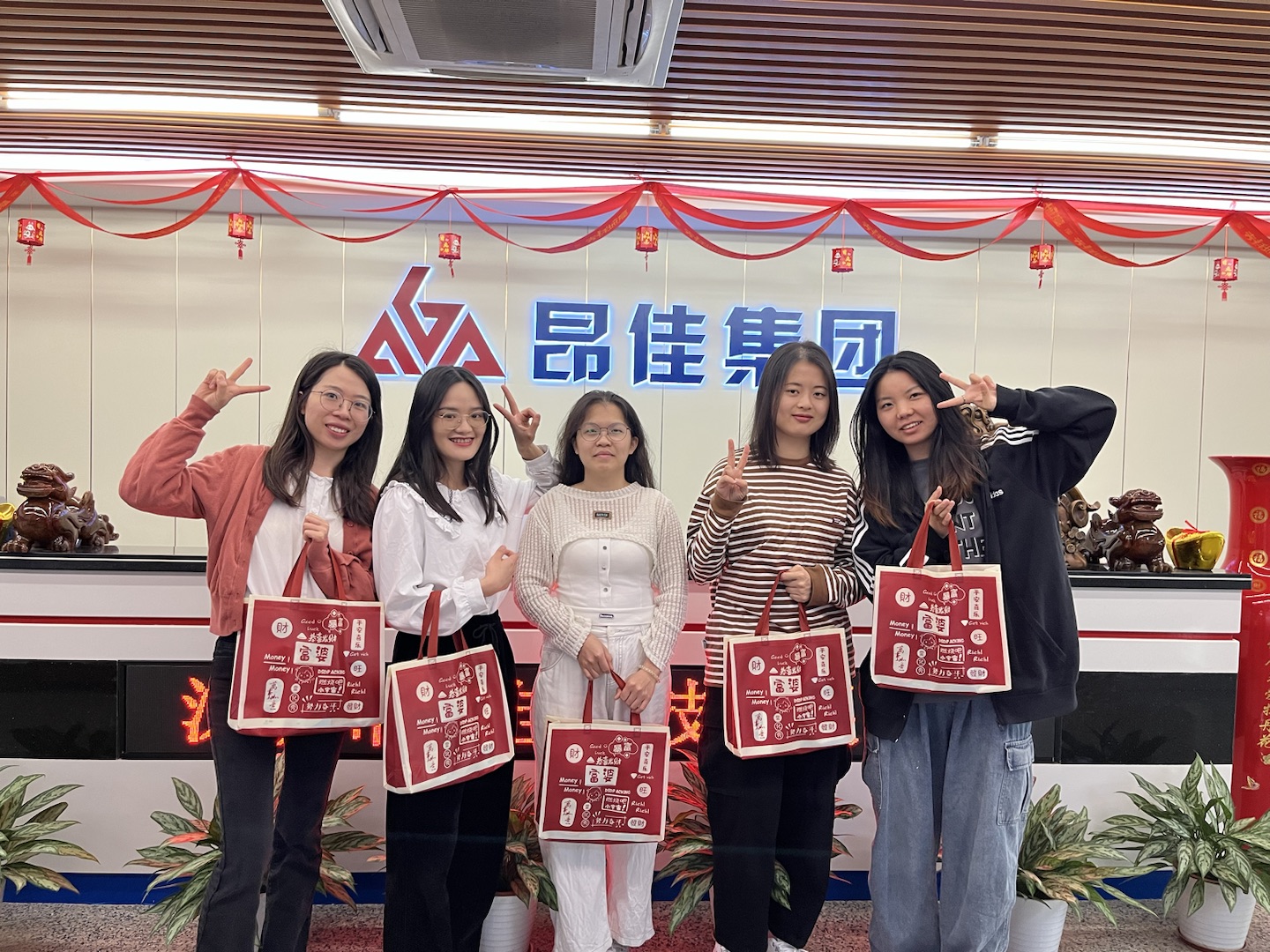 尊龙凯时人生就是博科技妇女节礼物